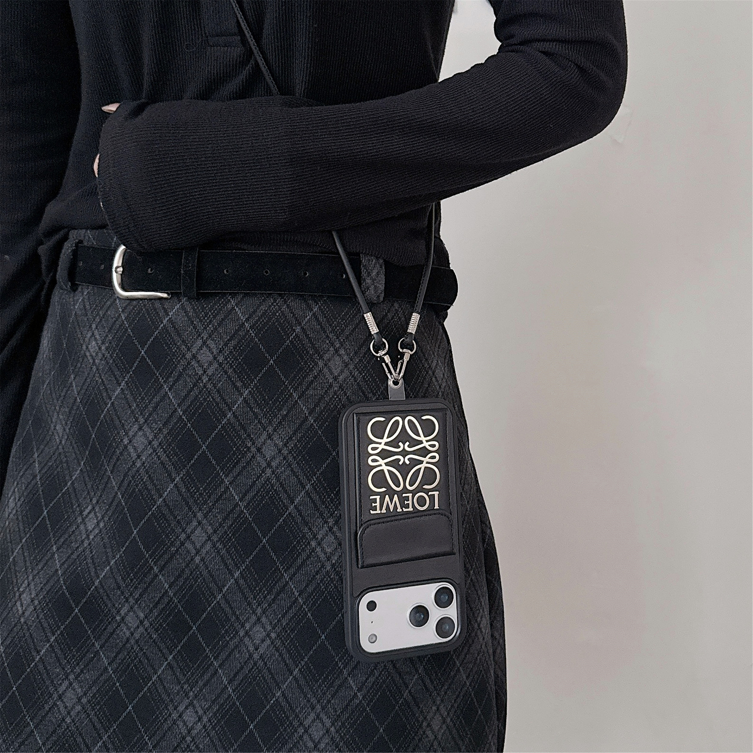 Premium LE iPhone case with Crossbody Lanyard brown  – GFLE0050