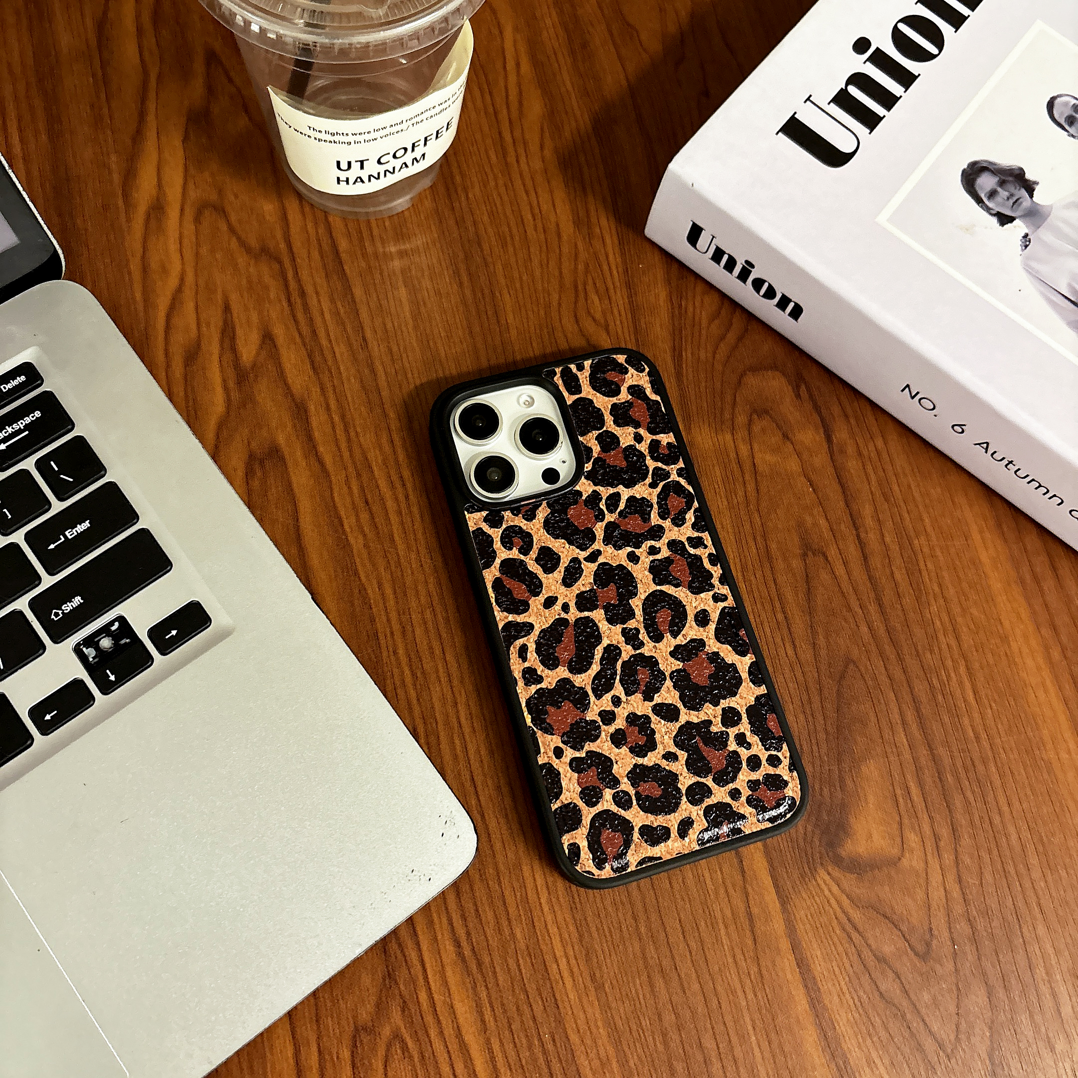 Wooden Magnetic Leopard Print Phone Case For iPhone (Compatible with Magsafe）-BWK241839