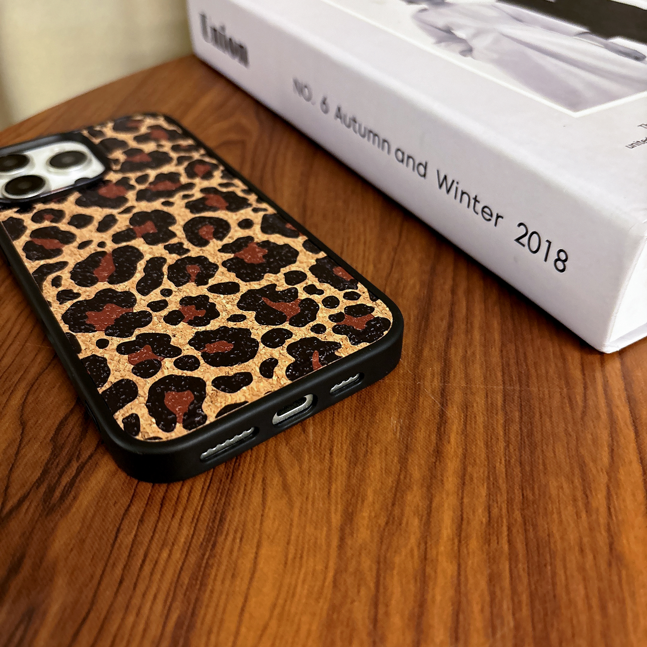 Wooden Magnetic Leopard Print Phone Case For iPhone (Compatible with Magsafe）-BWK241839