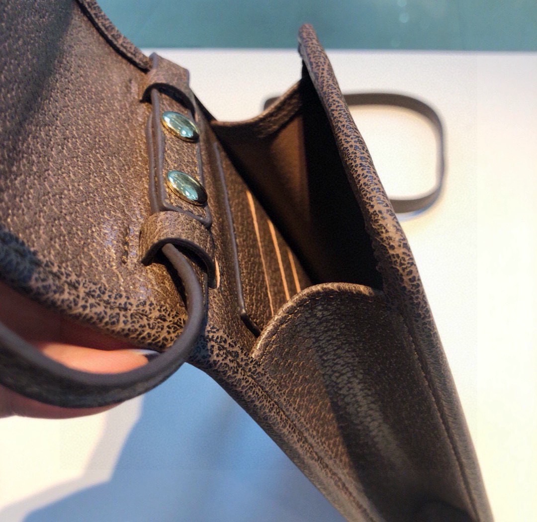 Classic Leather GG Crossbody Phone Purse -GEGG182