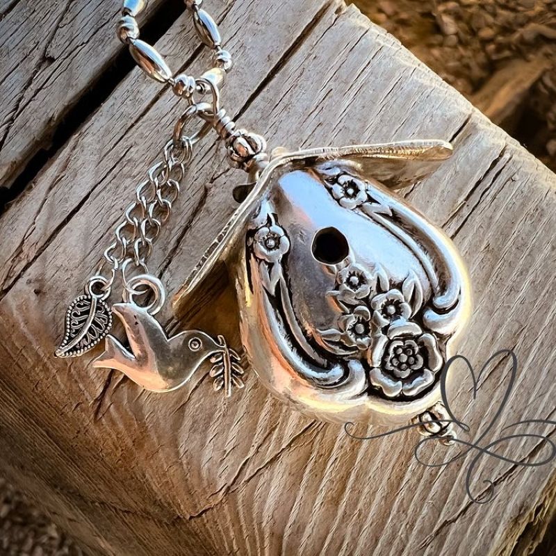 🐦Birdhouse Silver Necklace - The 1951 "Magnolia" Silverware Birdhouse✨🎉