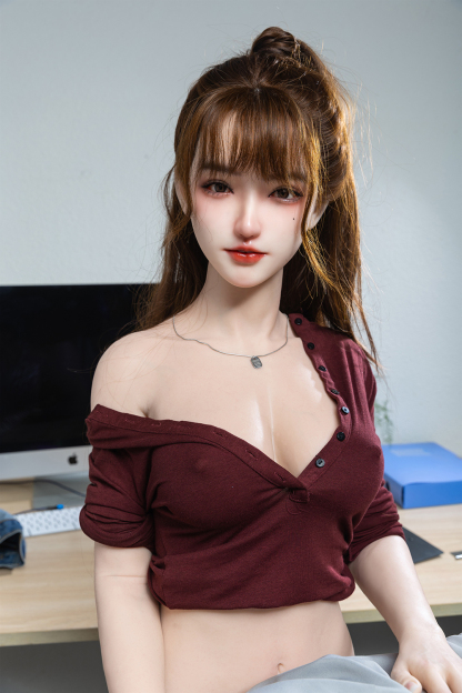 152cm B-Cup Silicone Hyper Realistic Mature Brunette Sex Doll - Quinvelle for Sale | DollsLover Official Store | Qita Doll
