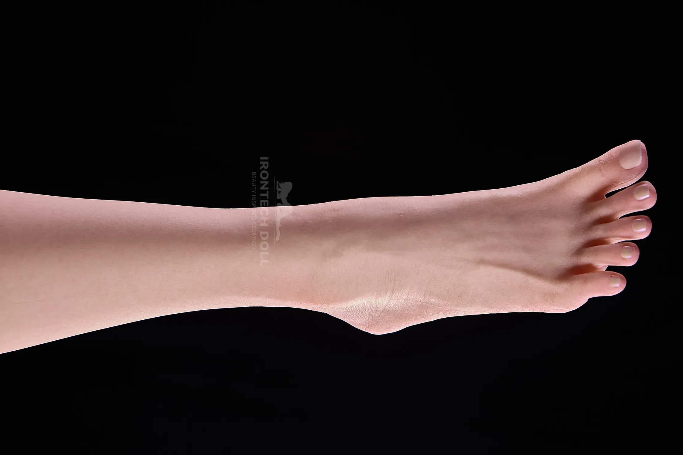 Irontech doll natural hand and foot positioning