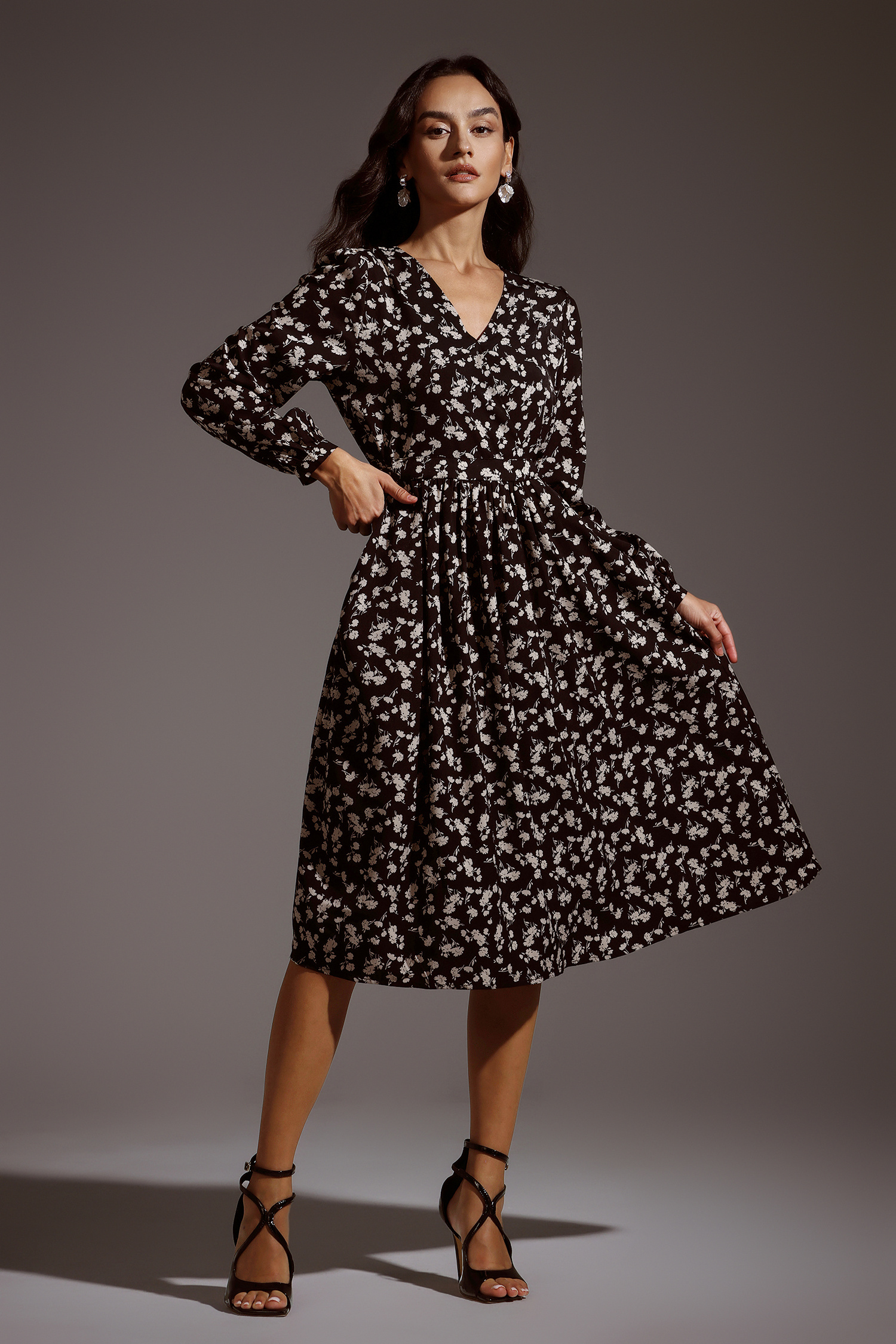 Derlyn V-neck Long Sleeves Maxi Dress