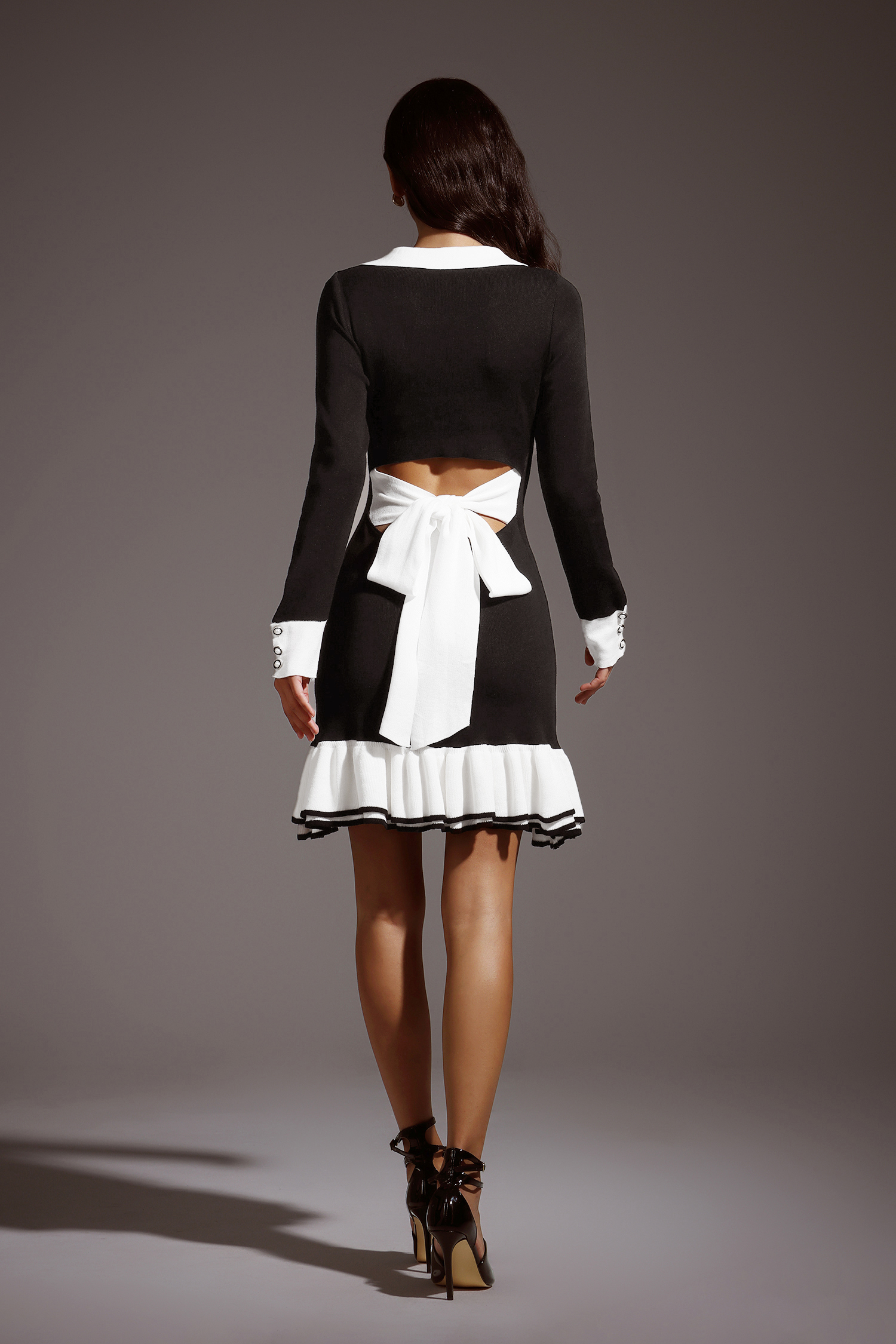 Trinvilla V-neck Long Sleeves Mini Dress