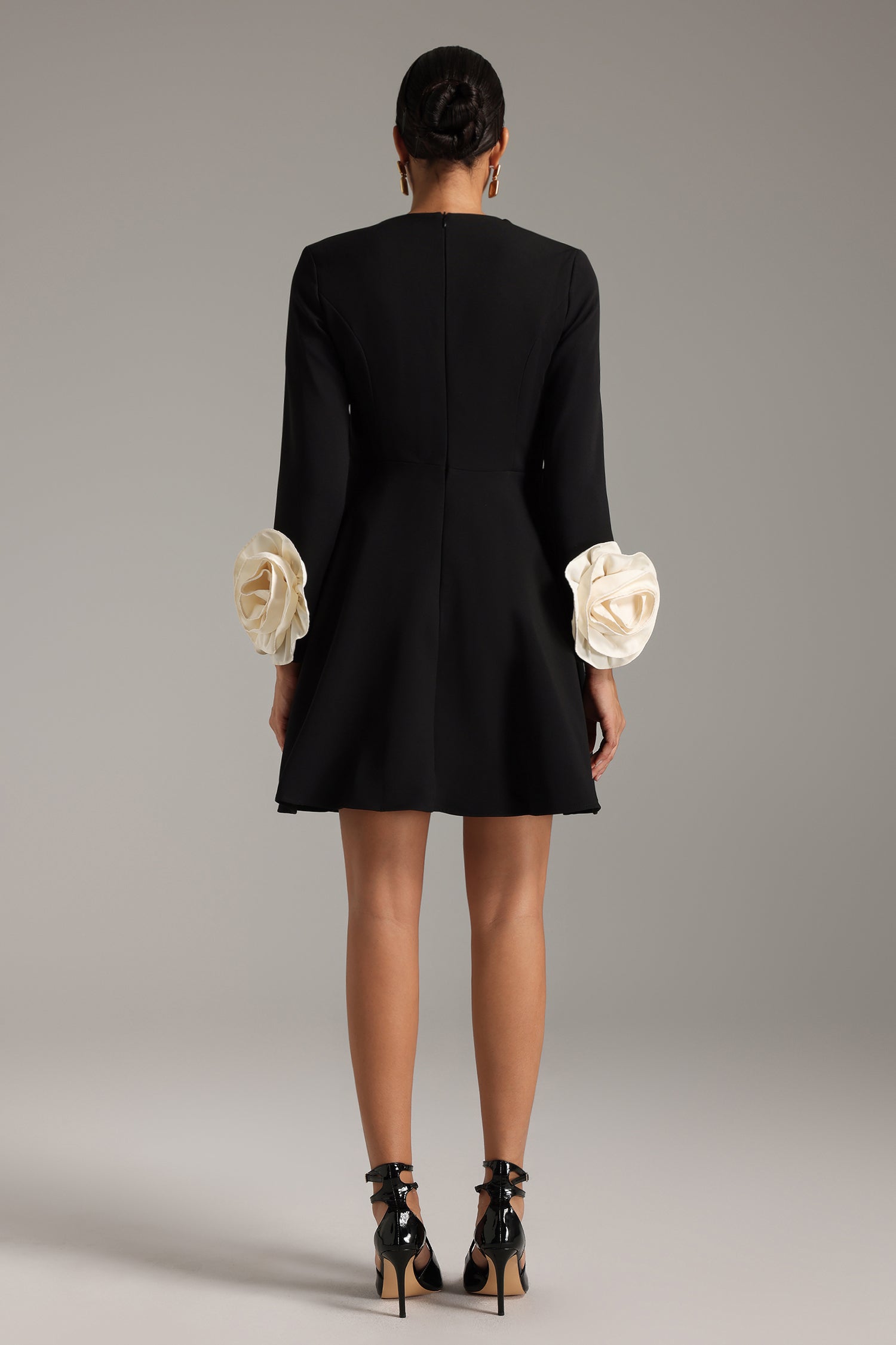 Liviya Flowers Long Sleeves Knitted Mini Dress