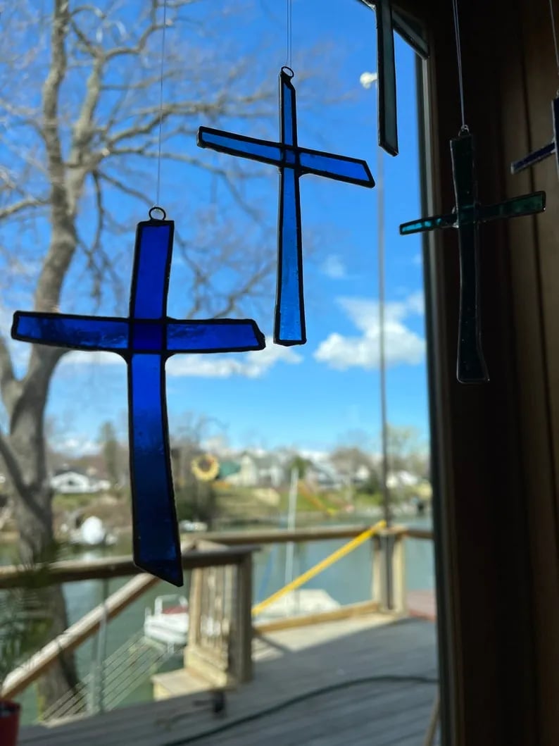 ✨Cross Suncatcher – Let God’s Light Shine Through Your Home with Beautiful Rainbow Blessings!🌈