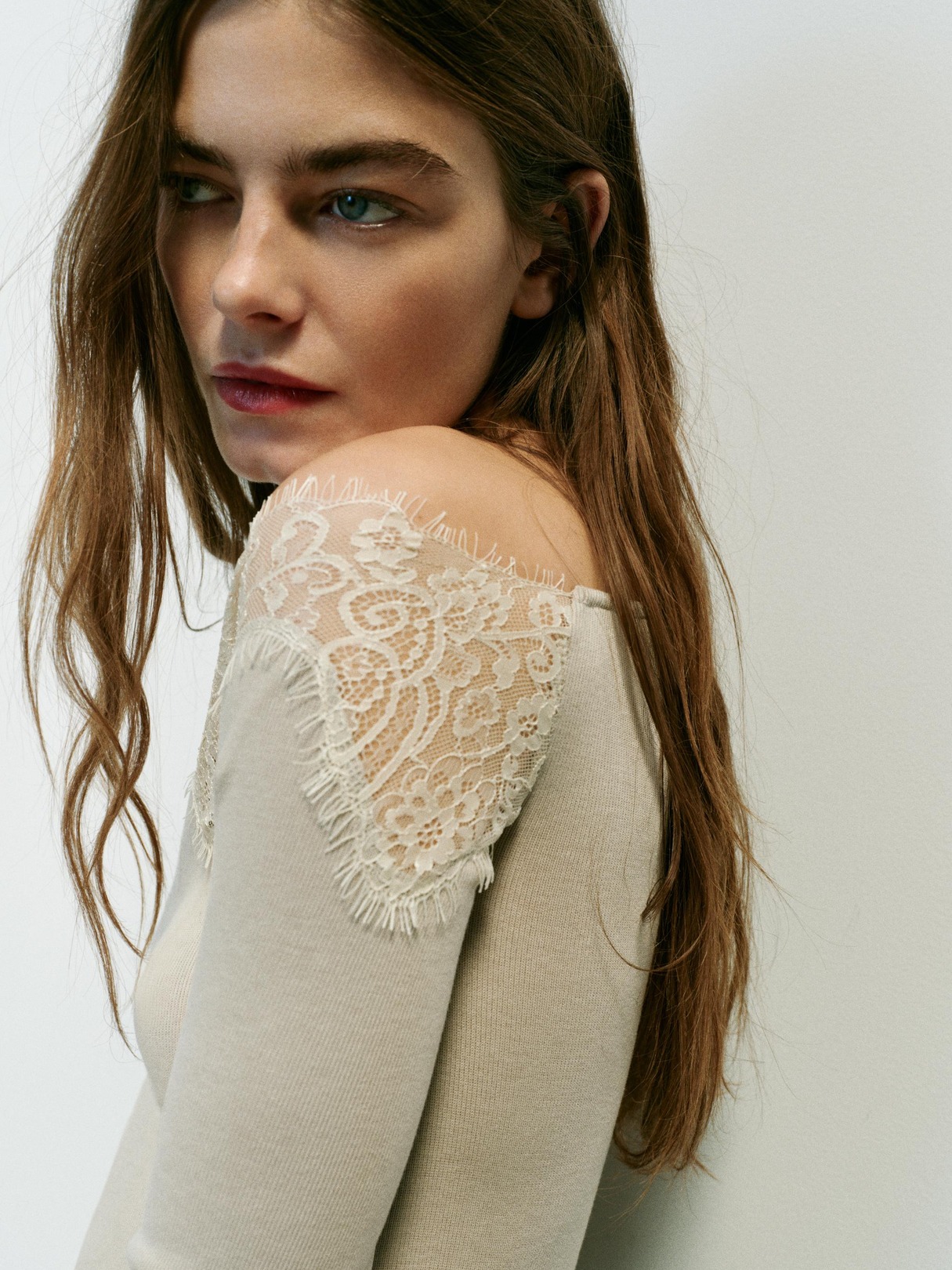 ASYMMETRIC LACE TOP