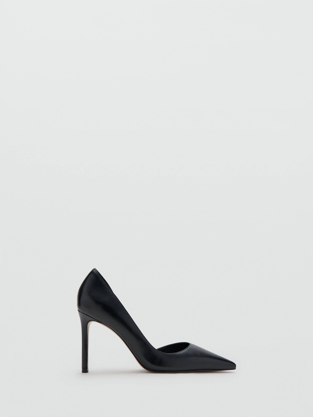 ASYMMETRICAL HEELED SHOES