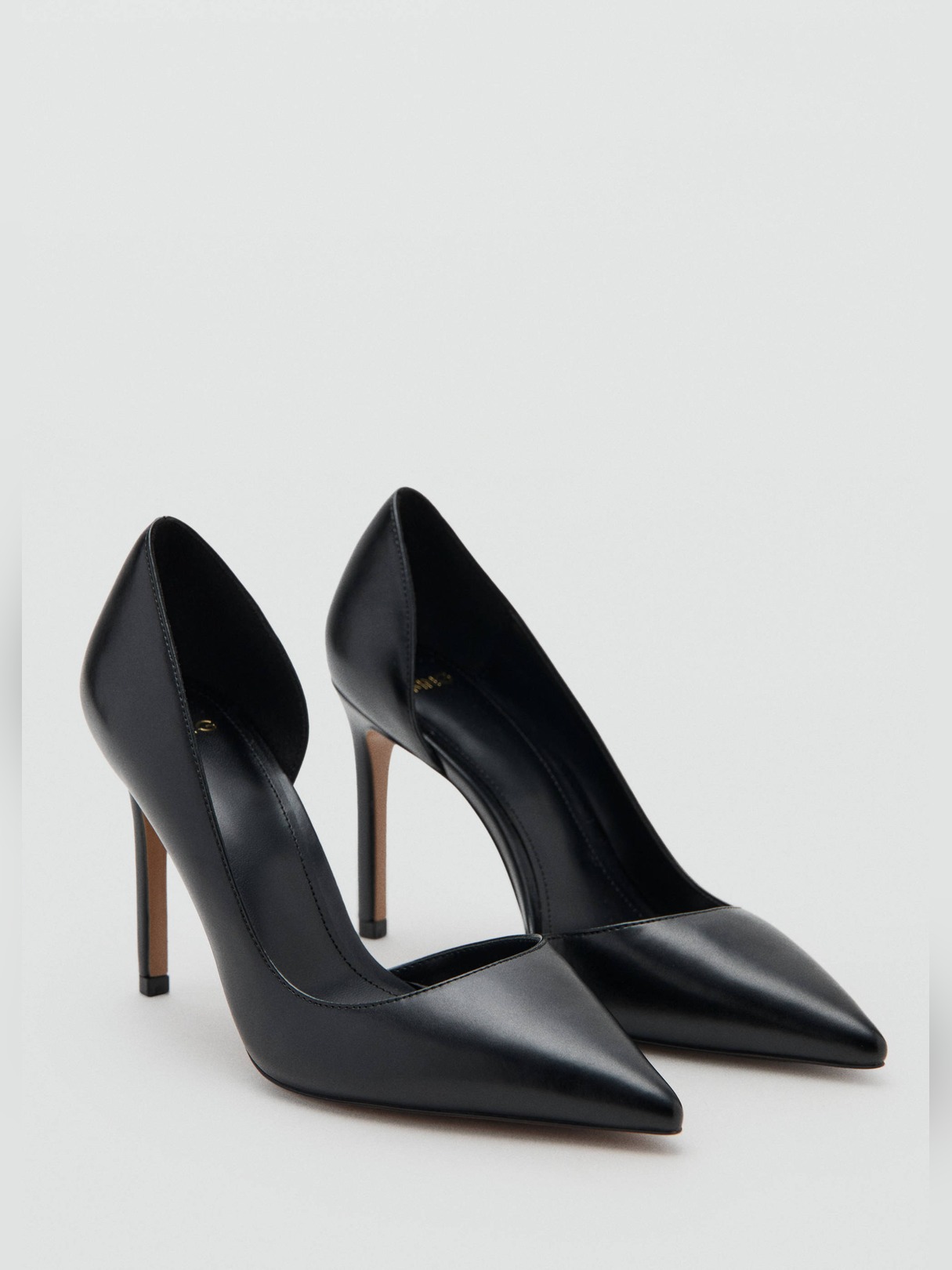 ASYMMETRICAL HEELED SHOES