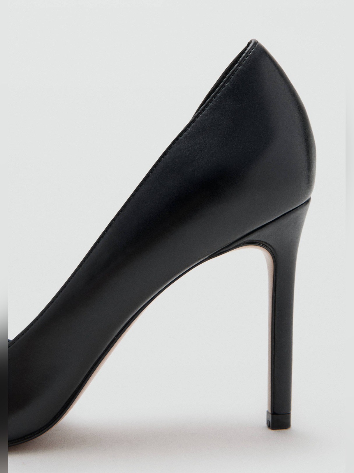 ASYMMETRICAL HEELED SHOES