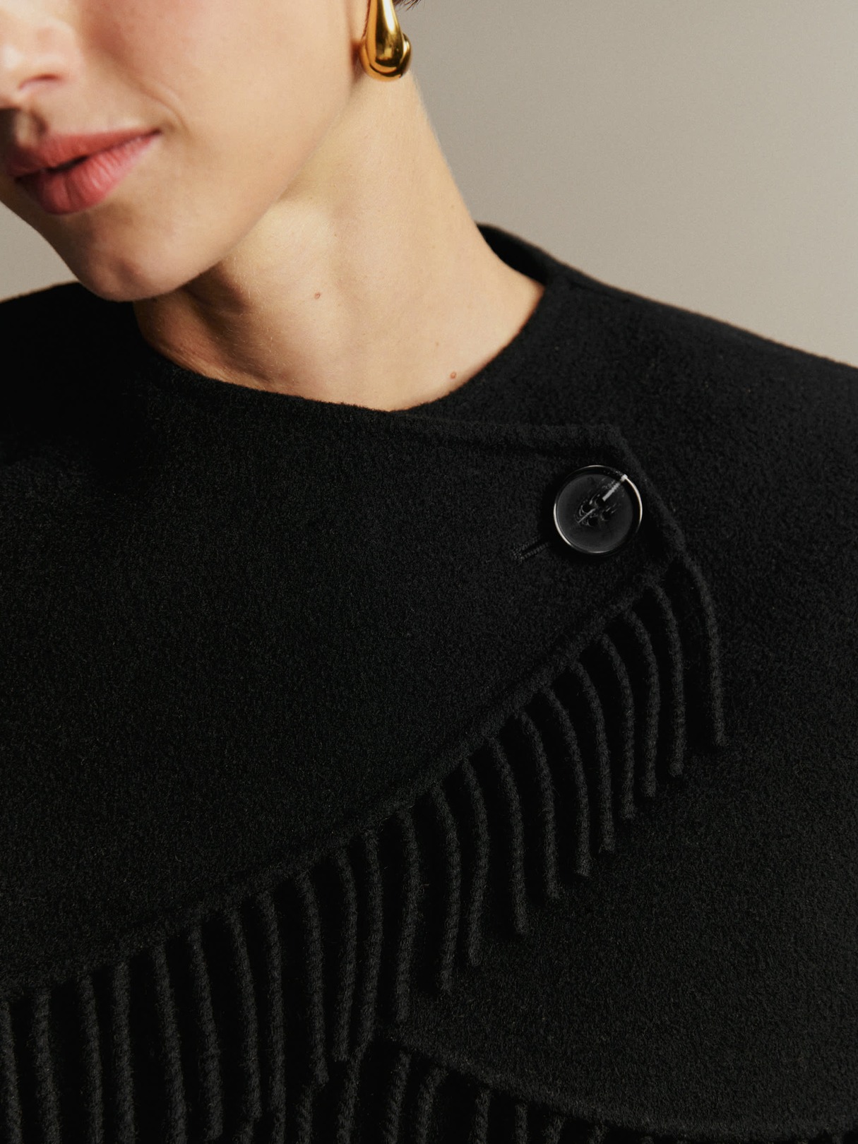 FRINGED CAPE WOOL COAT