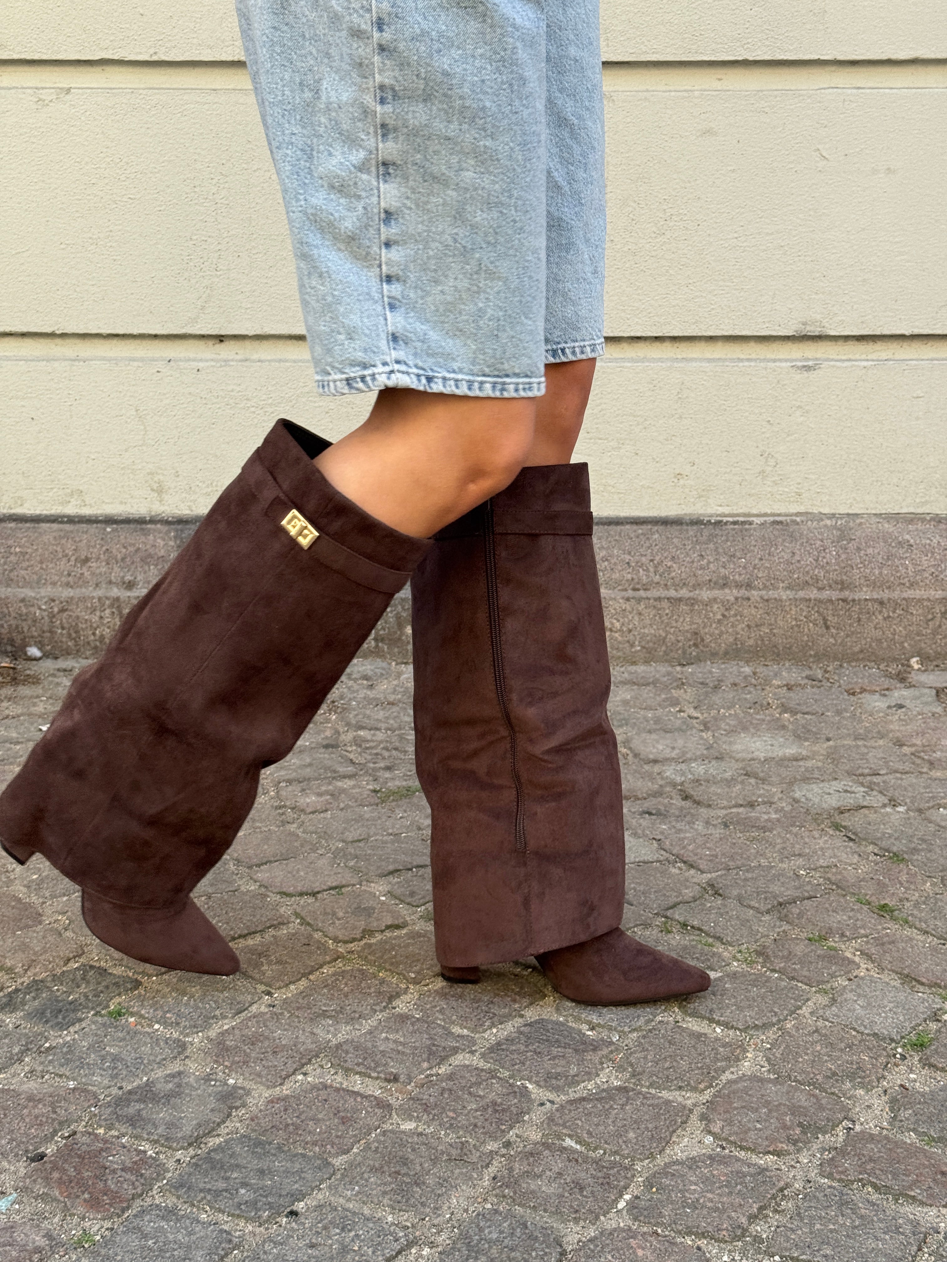 Suede Boots - Dark Brown