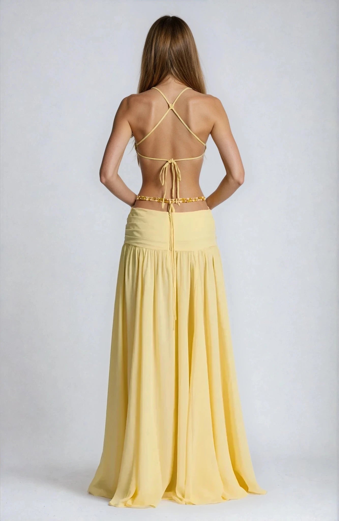 Shakira – Dramatic maxi dress with metal buckle and high slit