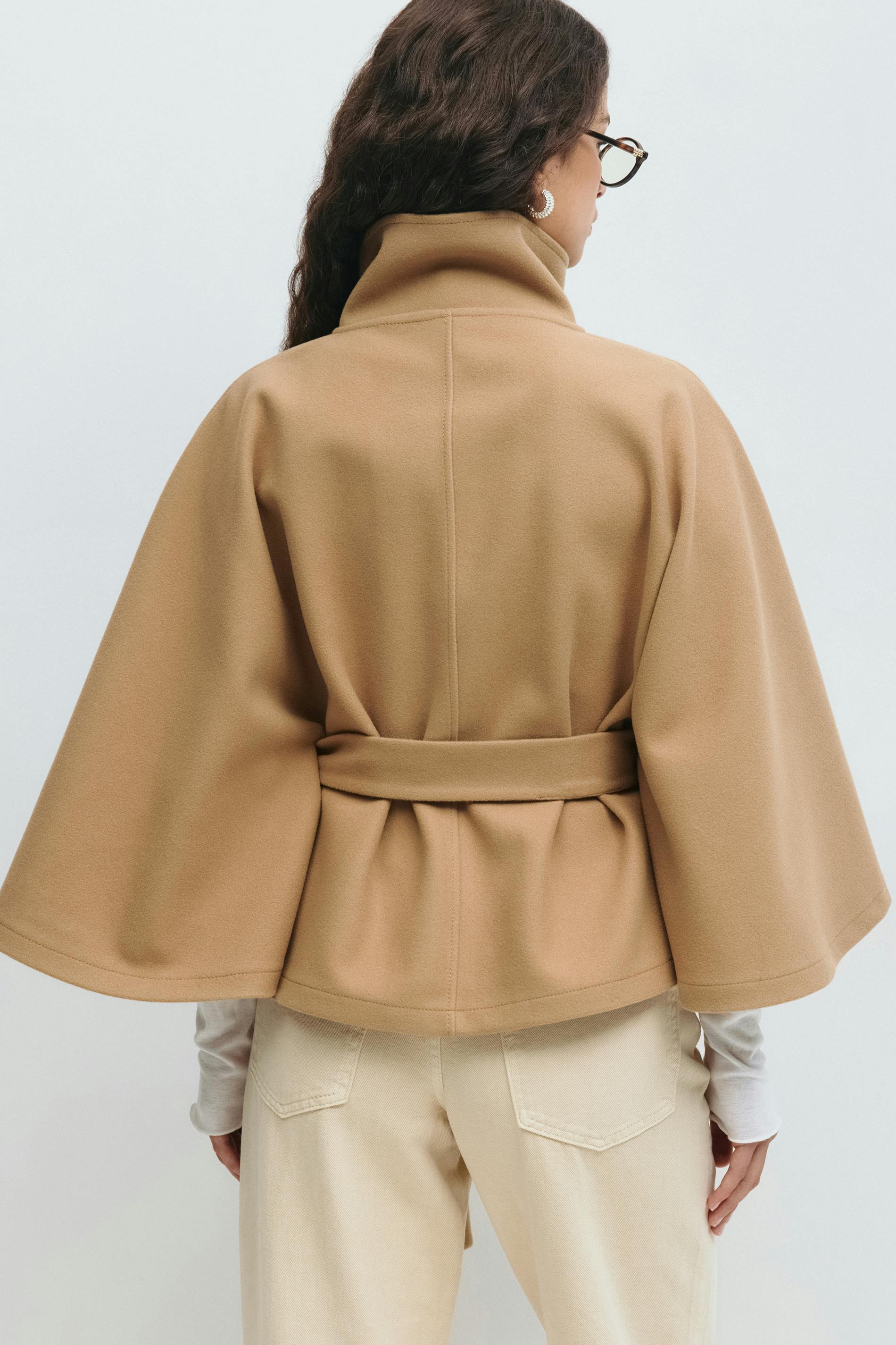    Belt cape jacket