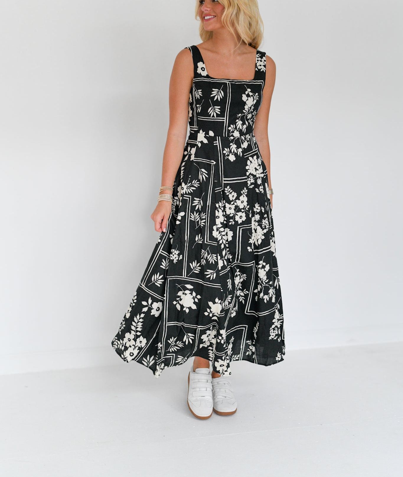 Sandi Floral Print Midi Dress - Black
