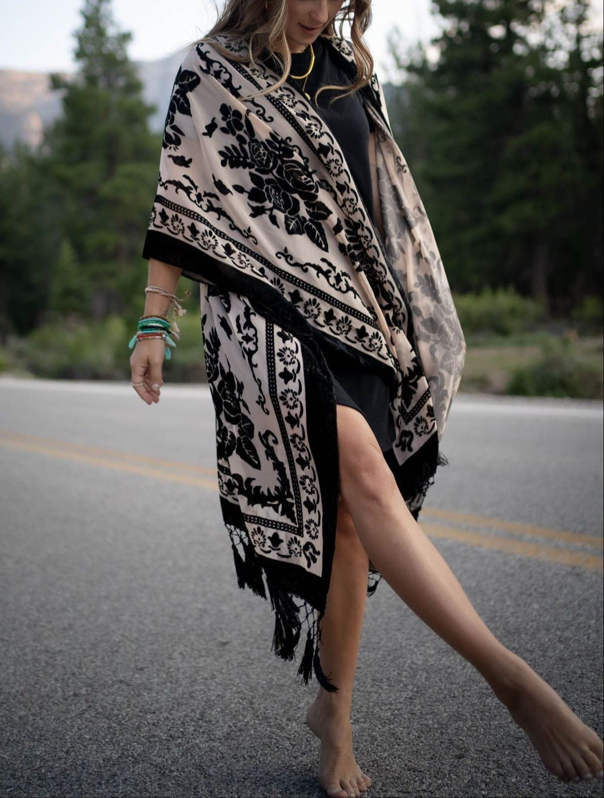 Crushin' On You Velvet Kimono - Black