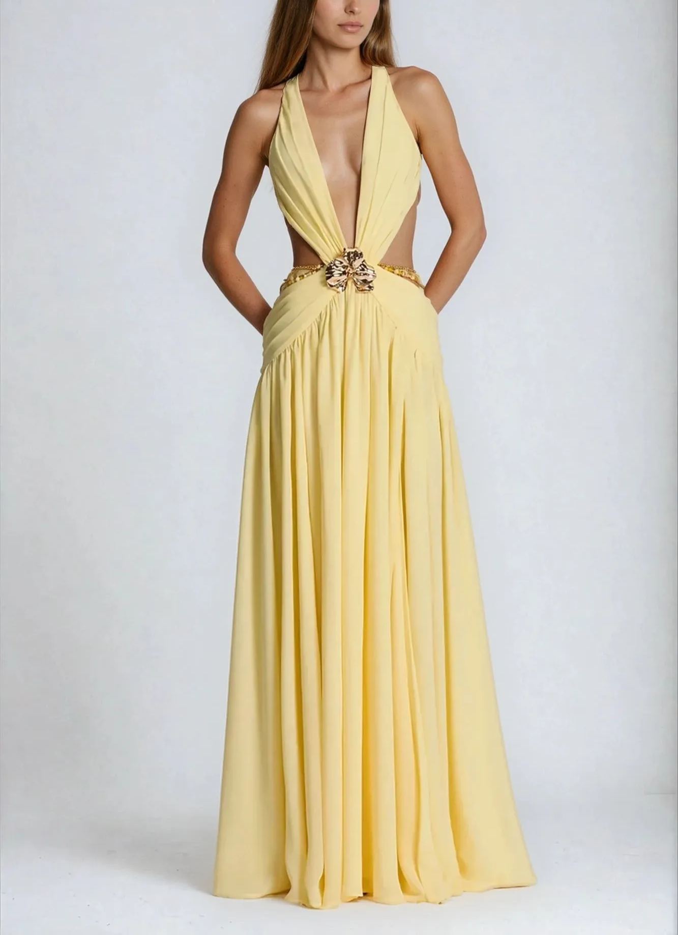 Shakira – Dramatic maxi dress with metal buckle and high slit
