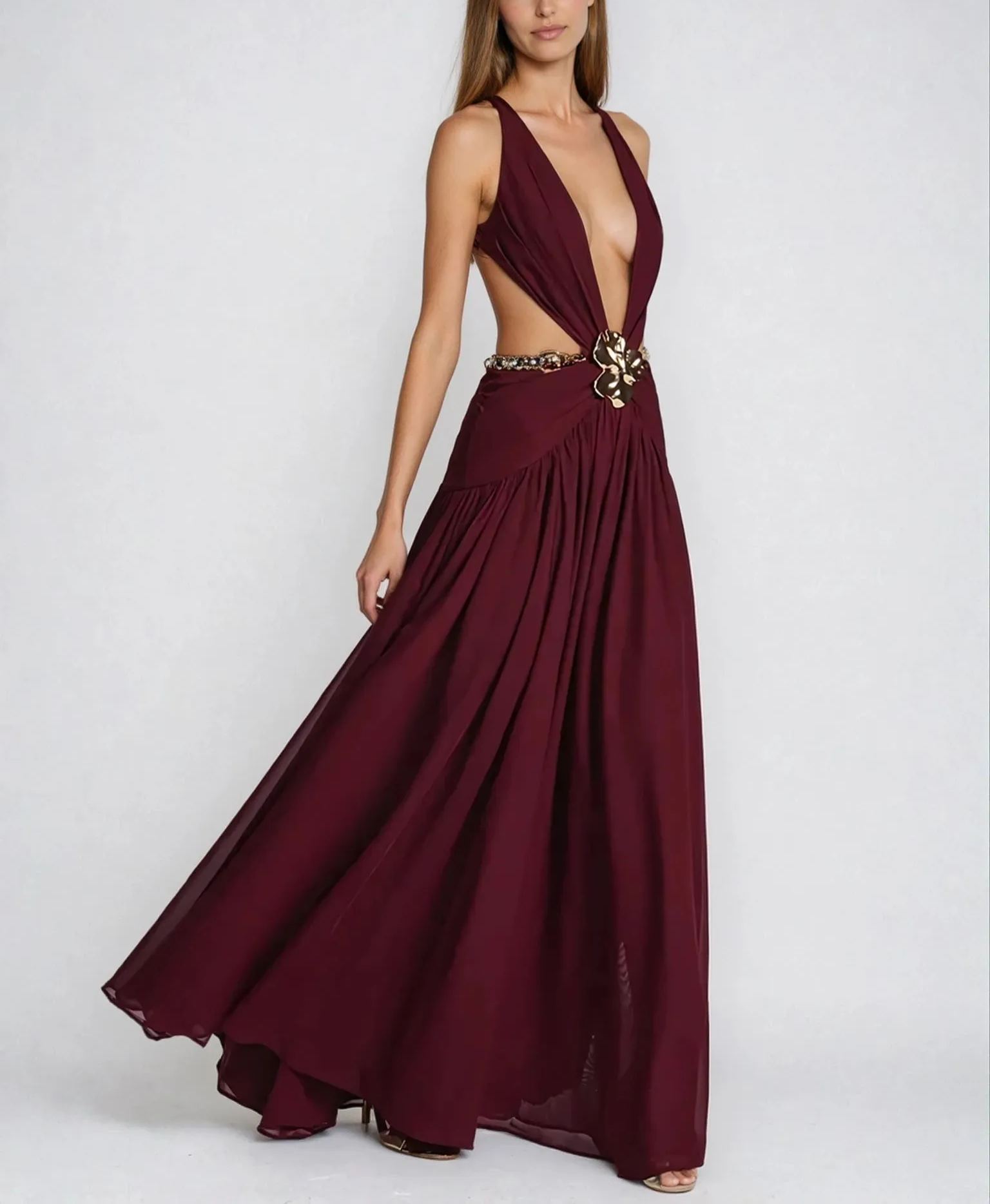 Shakira – Dramatic maxi dress with metal buckle and high slit