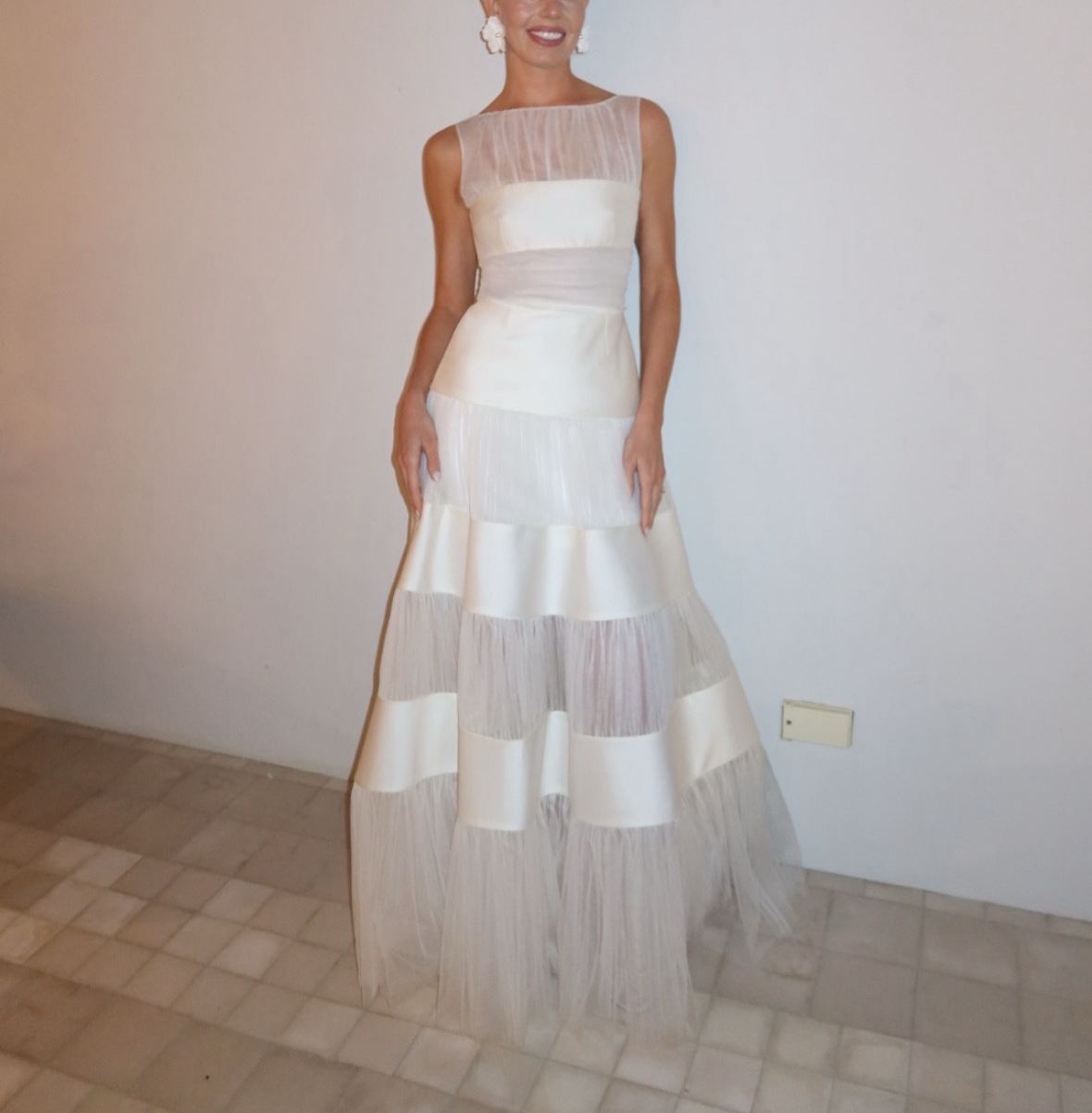 Women's Ivory Sleeveless Sheer Tulle Stripe Wedding Dress