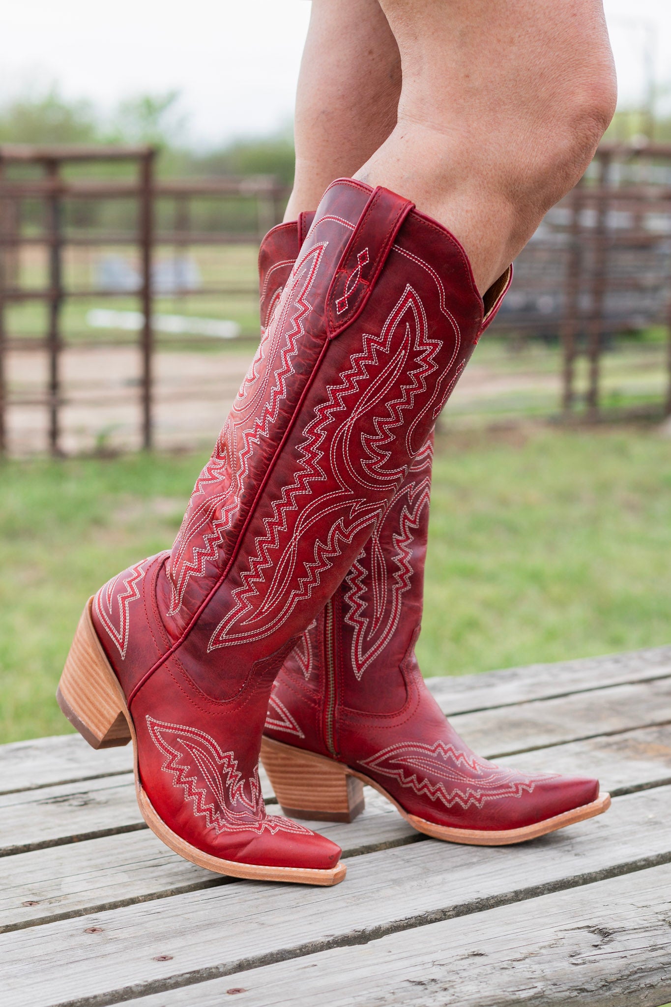 Pointed toe thick heel high-top large size western cowboy boot