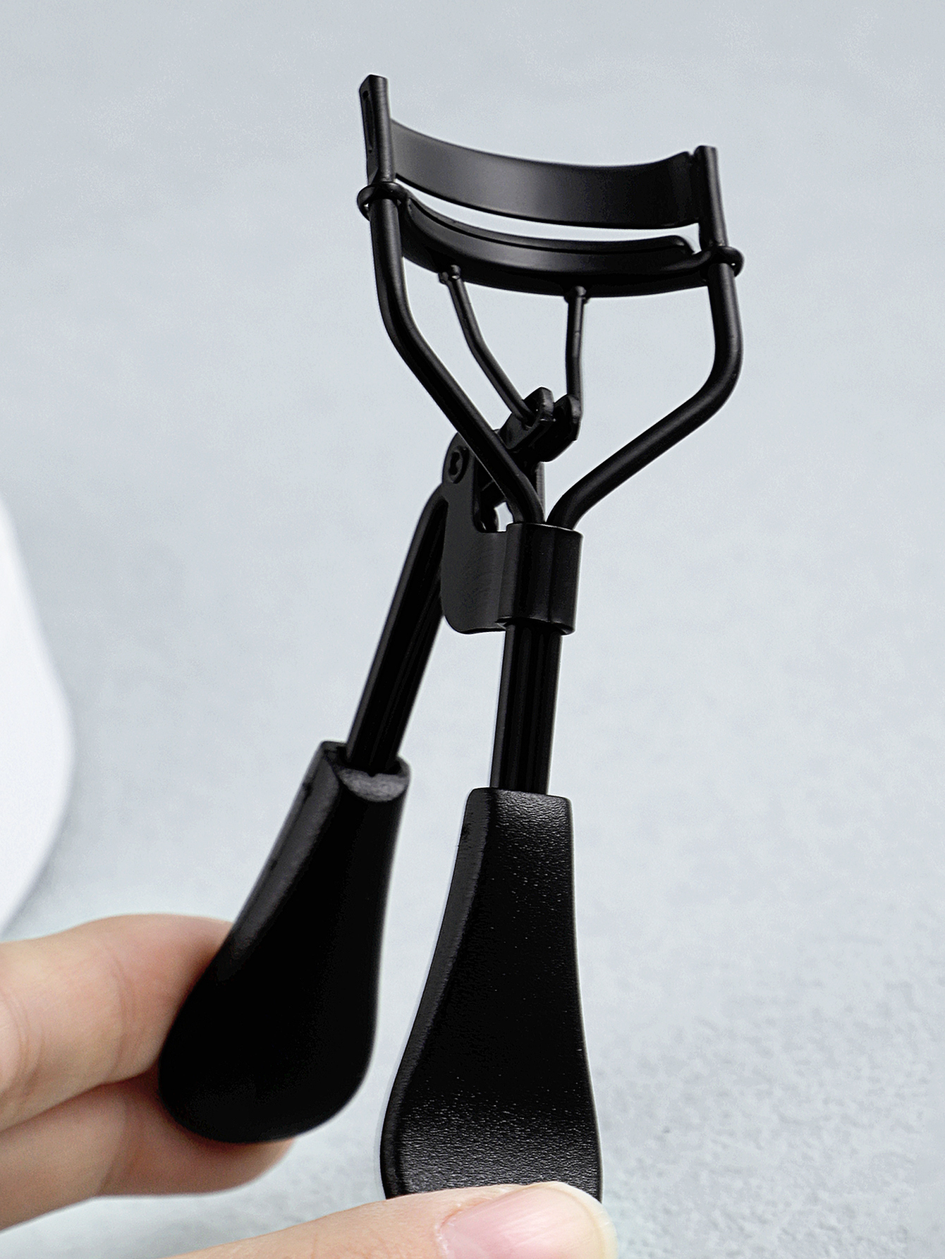 Eyelash curler
