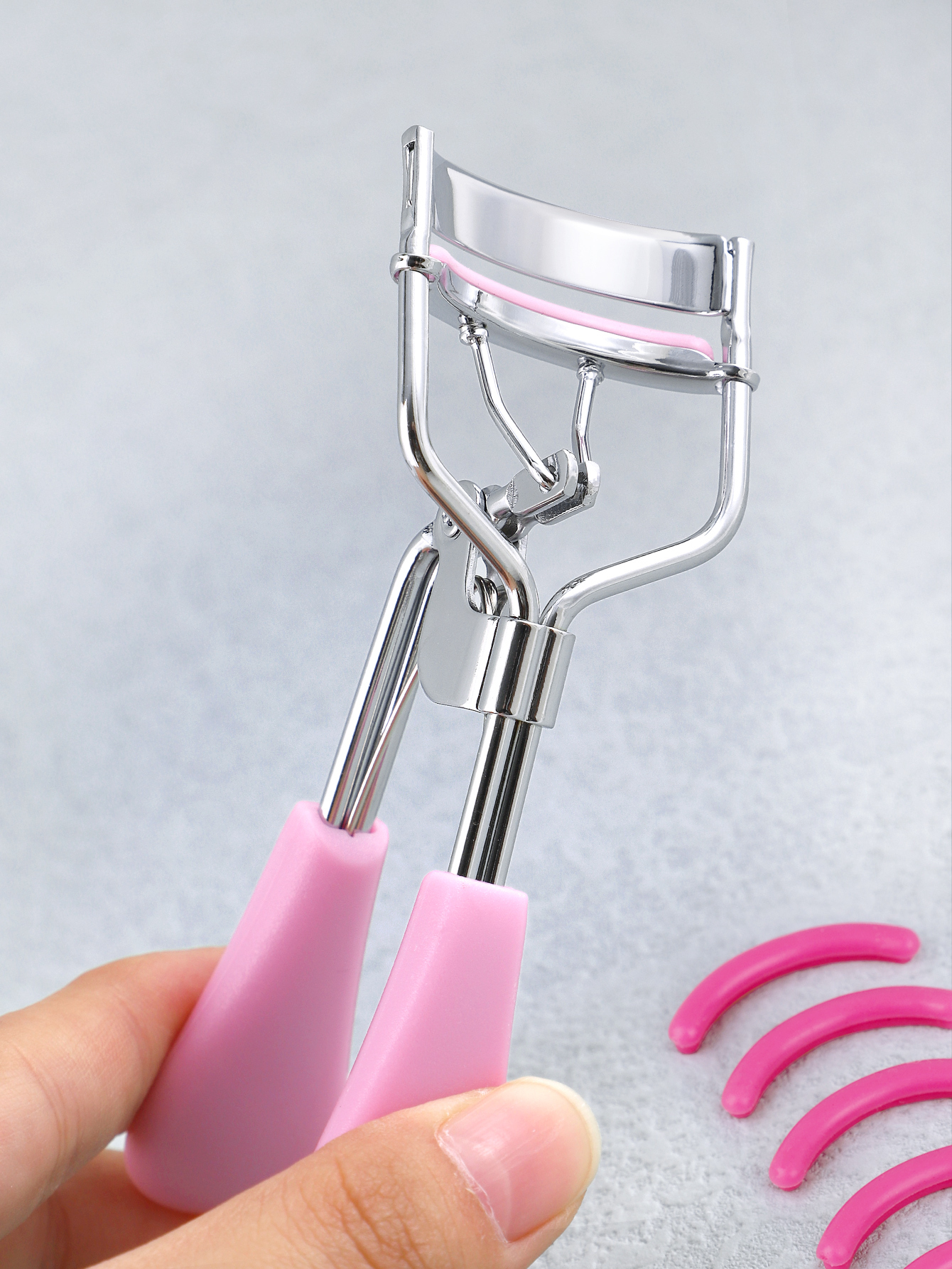 Eyelash curler