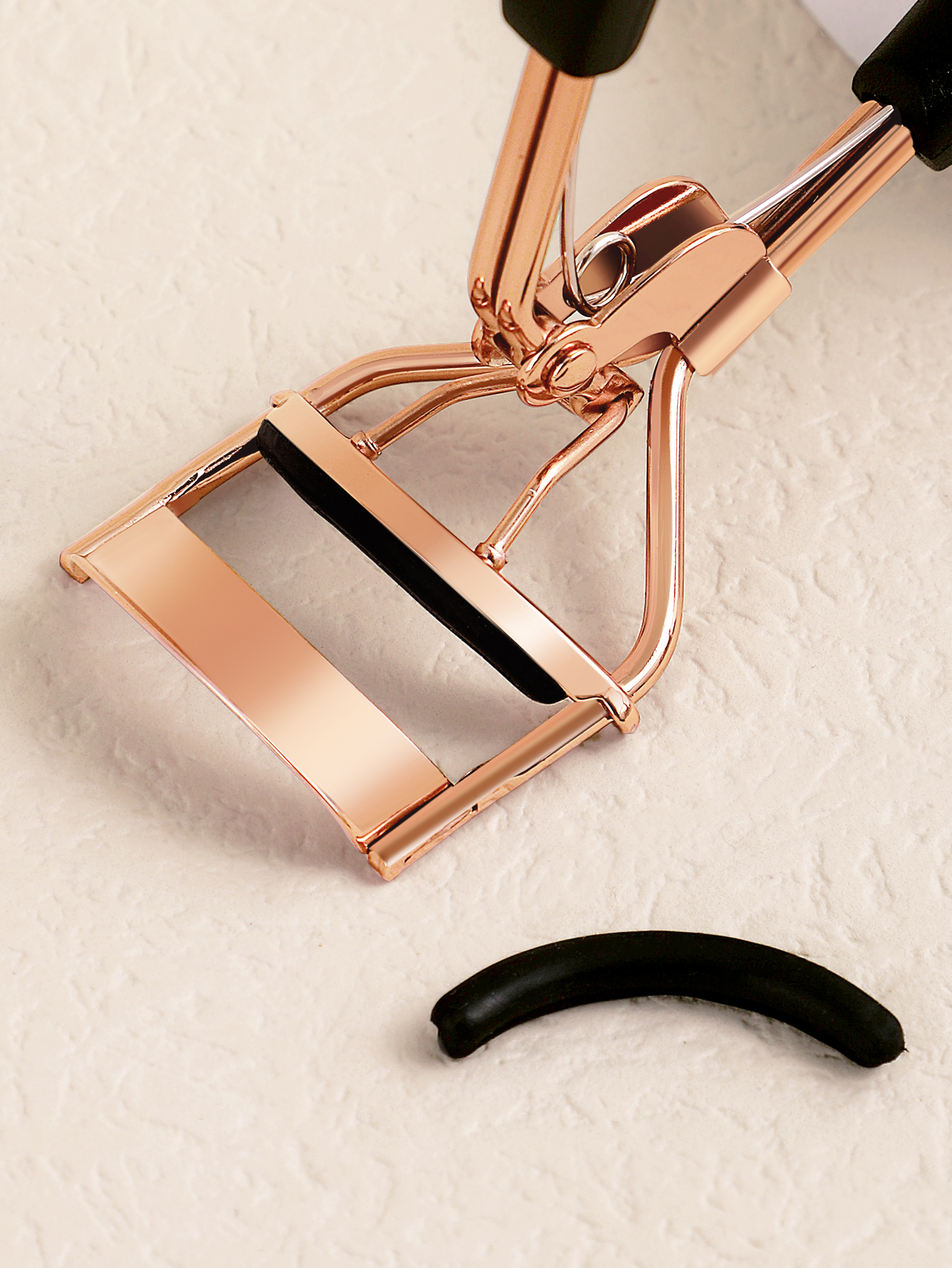 Eyelash curler