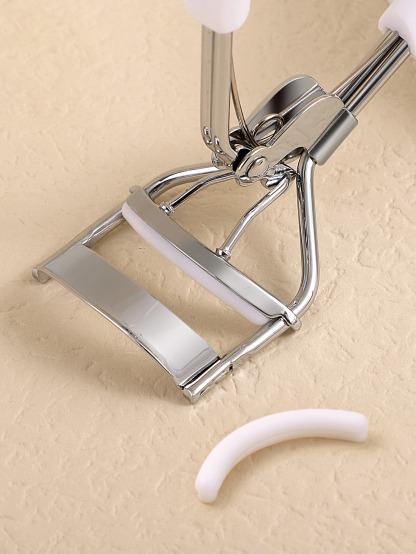 Eyelash curler