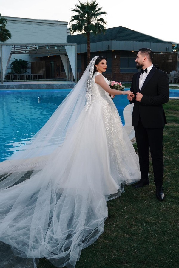 White Long A-line V-neck Tulle Lace Wedding Dresses - YESBABYONLINE