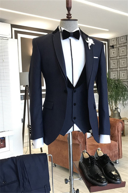 Glamorous Navy Blue Notched Lapel Three Pieces Business Suits