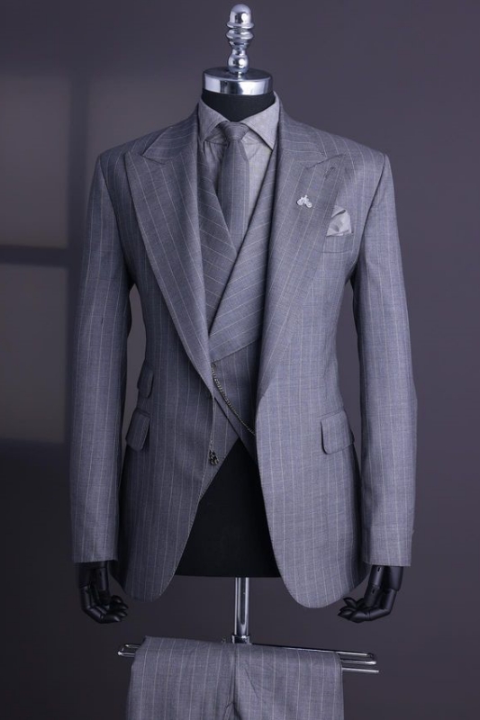 Chic Gray Peaked Lapel Three Pieces Striped Business Suits