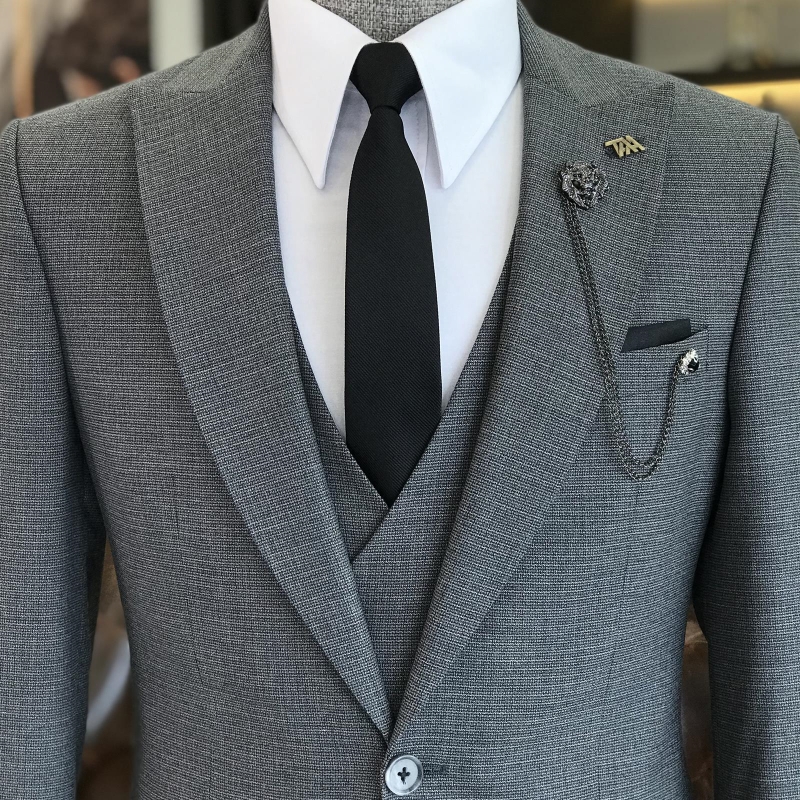 Classic Gray Peaked Lapel Three Pieces Business Men Suits