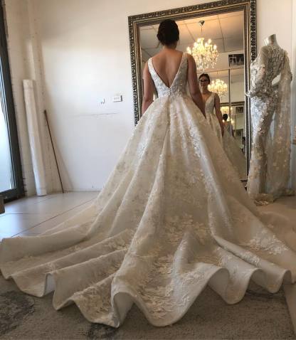 Long Ball Gown V-neck Lace Appliques Tulle Backless Wedding Dresses - YESBABYONLINE