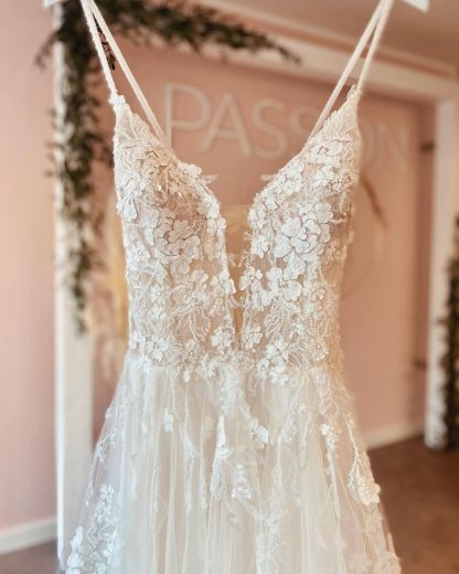 Long A-Line Sweetheart Spaghetti Straps Lace Tulle Backless Wedding Dress - YESBABYONLINE