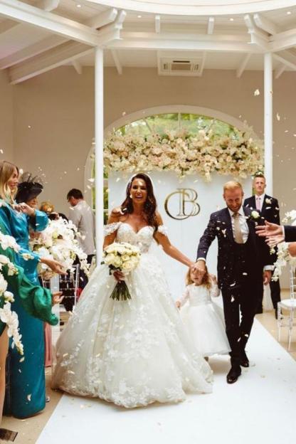Elegant Long Off the Shoulder A-Line Sleeveless Lace Wedding Dresses with Appliques - YESBABYONLINE