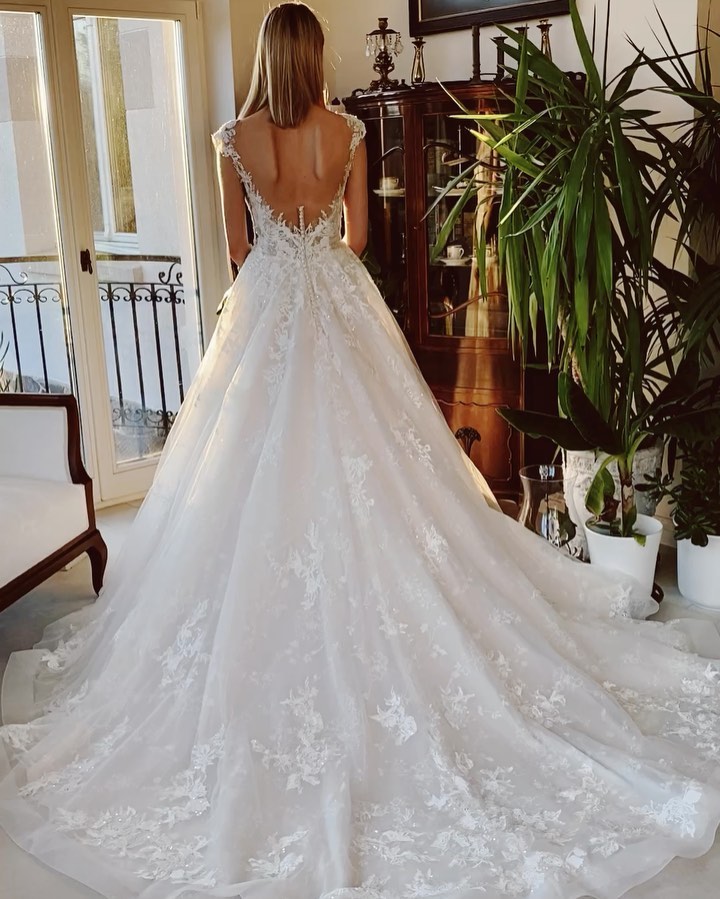 Long A line Scoop Neck Appliques Lace Tulle Open Back Wedding Dress - YESBABYONLINE