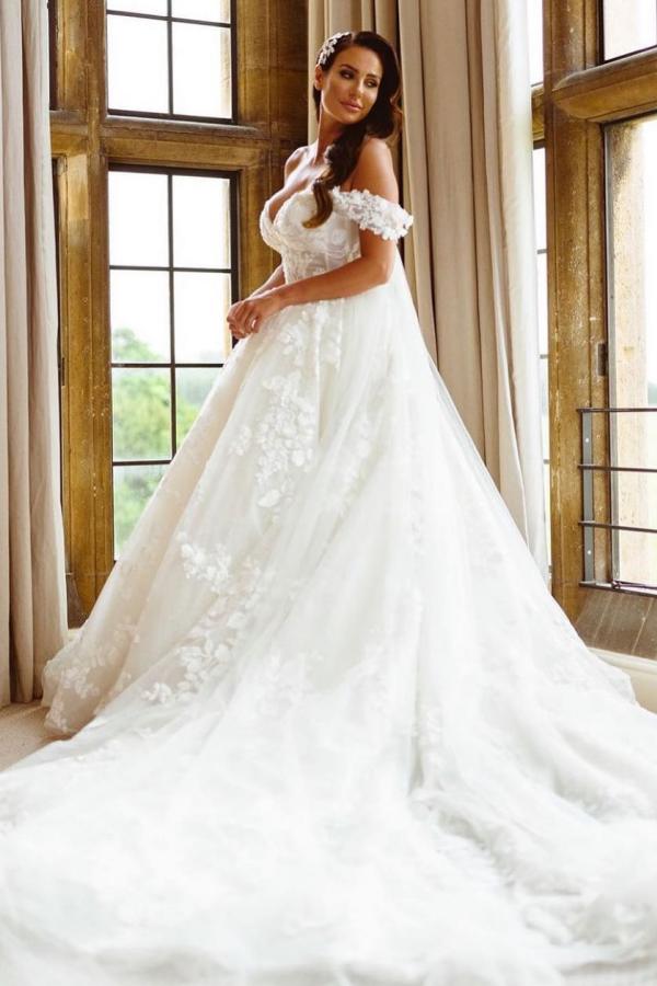 Elegant Long Off the Shoulder A-Line Sleeveless Lace Wedding Dresses with Appliques - YESBABYONLINE