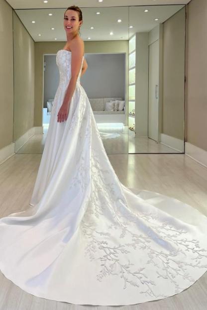 Gorgeous Long A-line Strapless Sleeveless Satin Wedding Dresses with Chapel Train