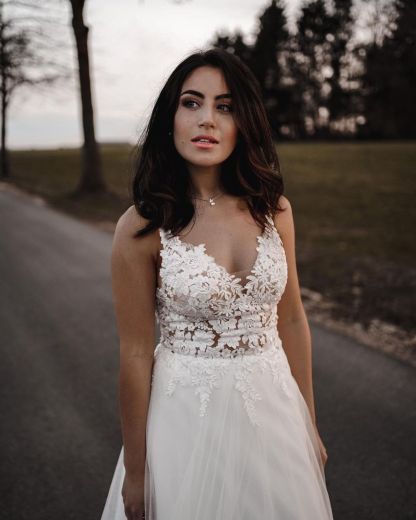 Long A line V-neck Spaghetti Straps Tulle Lace Appliques Backless Wedding Dresses - YESBABYONLINE