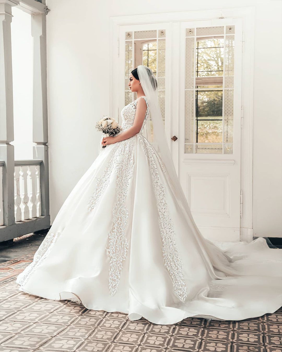 Elegant Long Satin White Sleeveless Appliques Lace A-Line Wedding Dresses - YESBABYONLINE