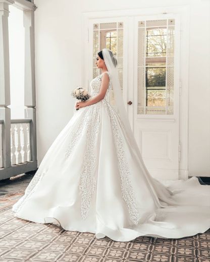 Elegant Long Satin White Sleeveless Appliques Lace A-Line Wedding Dresses - YESBABYONLINE