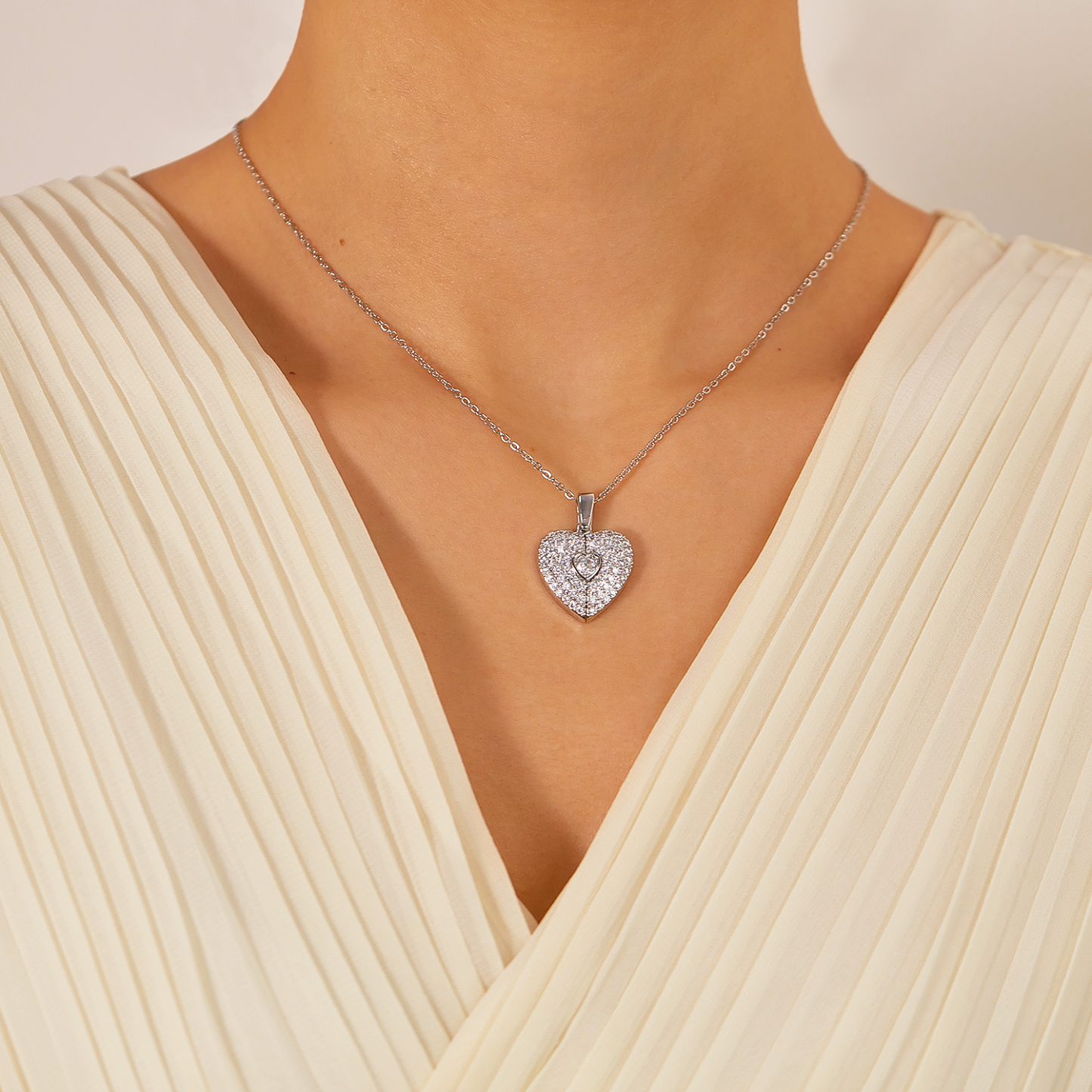 Light Luxury Versatile Heart-Shaped Pendant Necklace