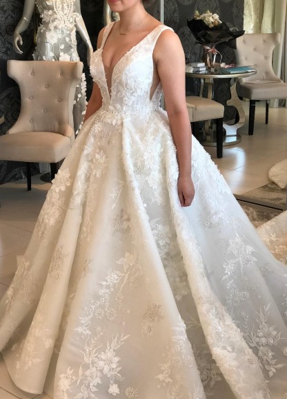 Long Ball Gown V-neck Lace Appliques Tulle Backless Wedding Dresses - YESBABYONLINE