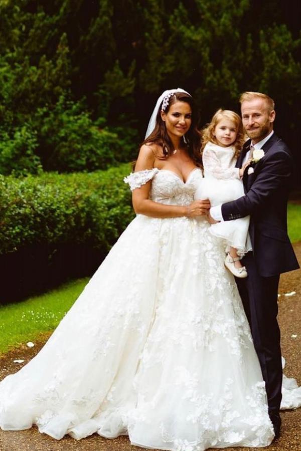 Elegant Long Off the Shoulder A-Line Sleeveless Lace Wedding Dresses with Appliques - YESBABYONLINE