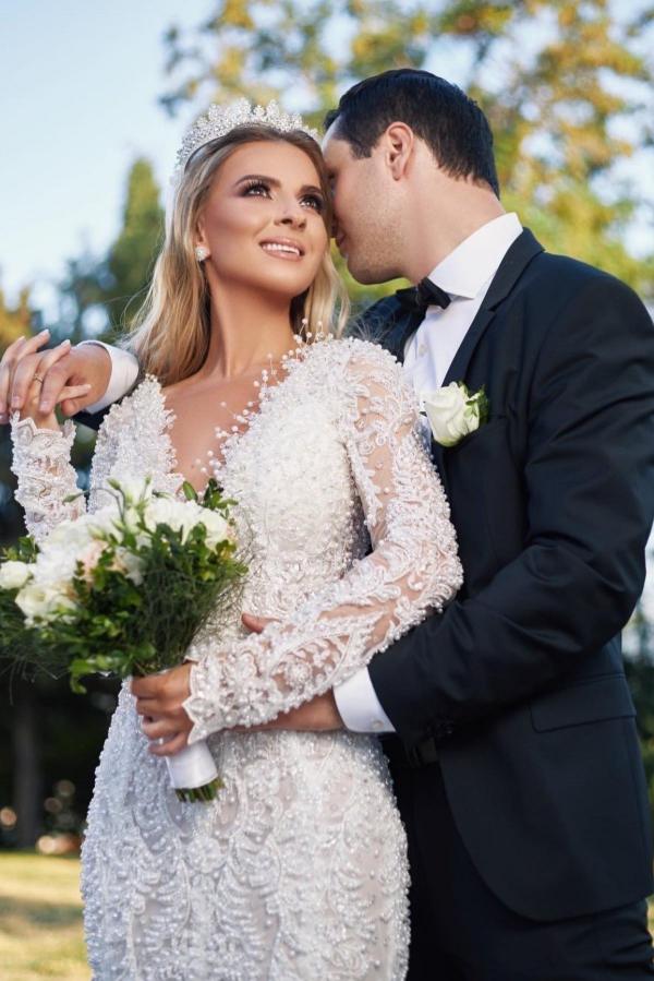 Charming V Neck Long Sleeves Tulle Lace Backelss Mermaid Wedding Dress with Train - YESBABYONLINE