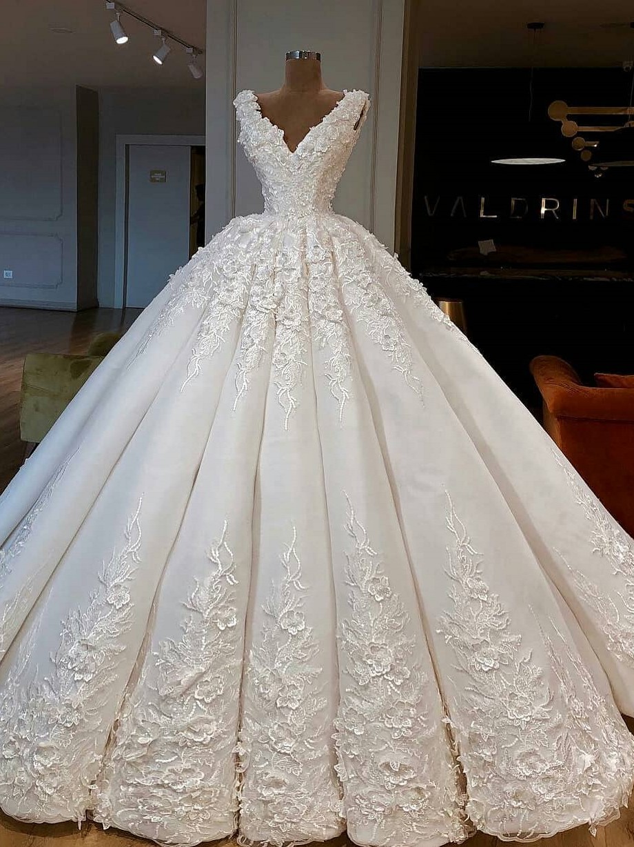 Charming Long Ball Gown V Neck Lace Appliques Sleeveless Wedding Dresses - YESBABYONLINE