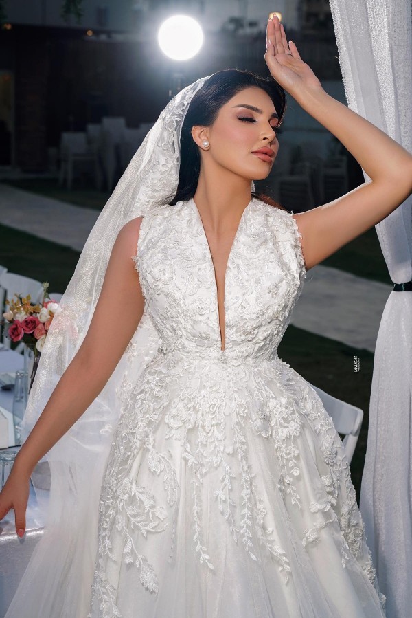 White Long A-line V-neck Tulle Lace Wedding Dresses - YESBABYONLINE