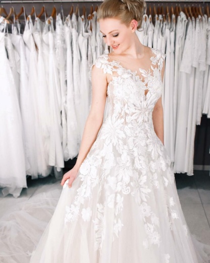 Long A Line Lace V Neck Sleevelss Tulle Wedding Dresses - YESBABYONLINE
