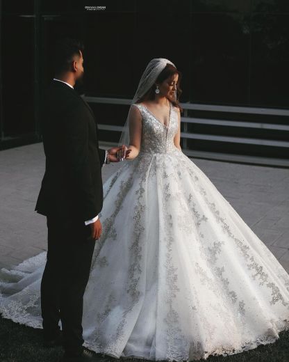 Gorgeous Long Ball Gown Sleeveless V Neck Lace Appliques Wedding Dresses - YESBABYONLINE